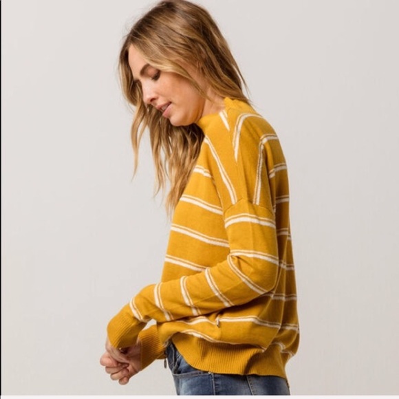 🌴🌼RVCA- ARMED SWEATER🌼🌴 - Picture 3 of 8